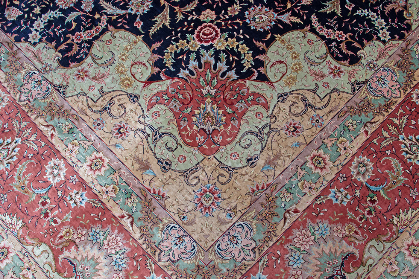 China Hereke Silk